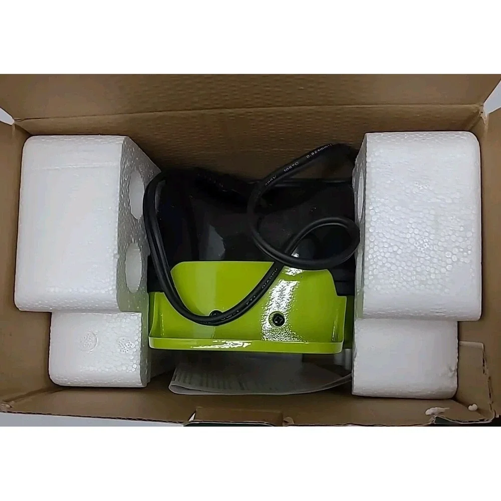 The Grinch‎ Waffle Maker. Uncanny Brands *Tested Works*